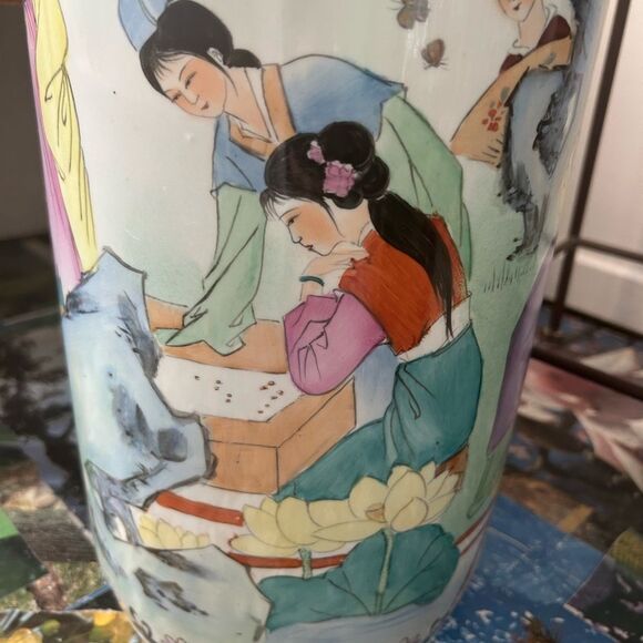 Vintage Porcelain Hand-Painted Vase/Umbrella Stand Geisha & Flowers 18”x8.5” - Picture 3 of 16